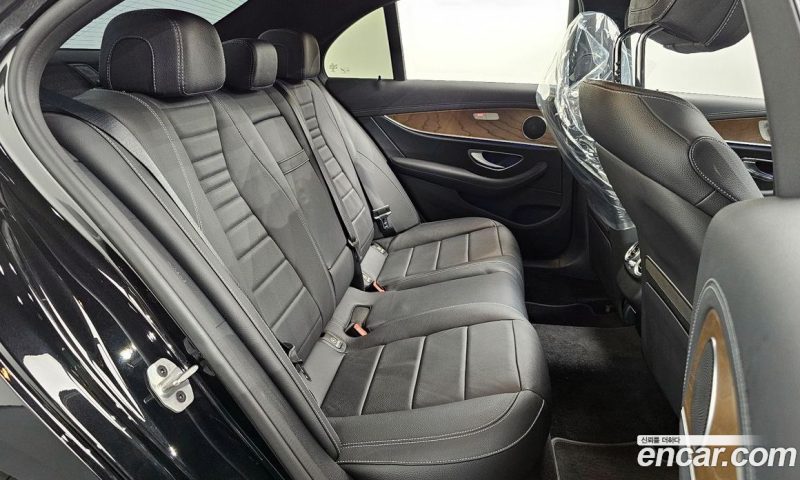 Mercedes Benz E-Class E220d 4MATIC Exclusive