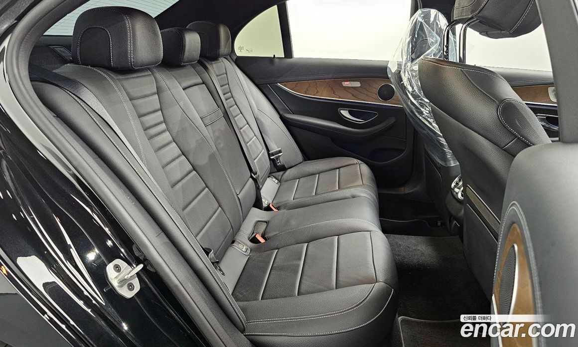 Mercedes Benz E-Class E220d 4MATIC Exclusive