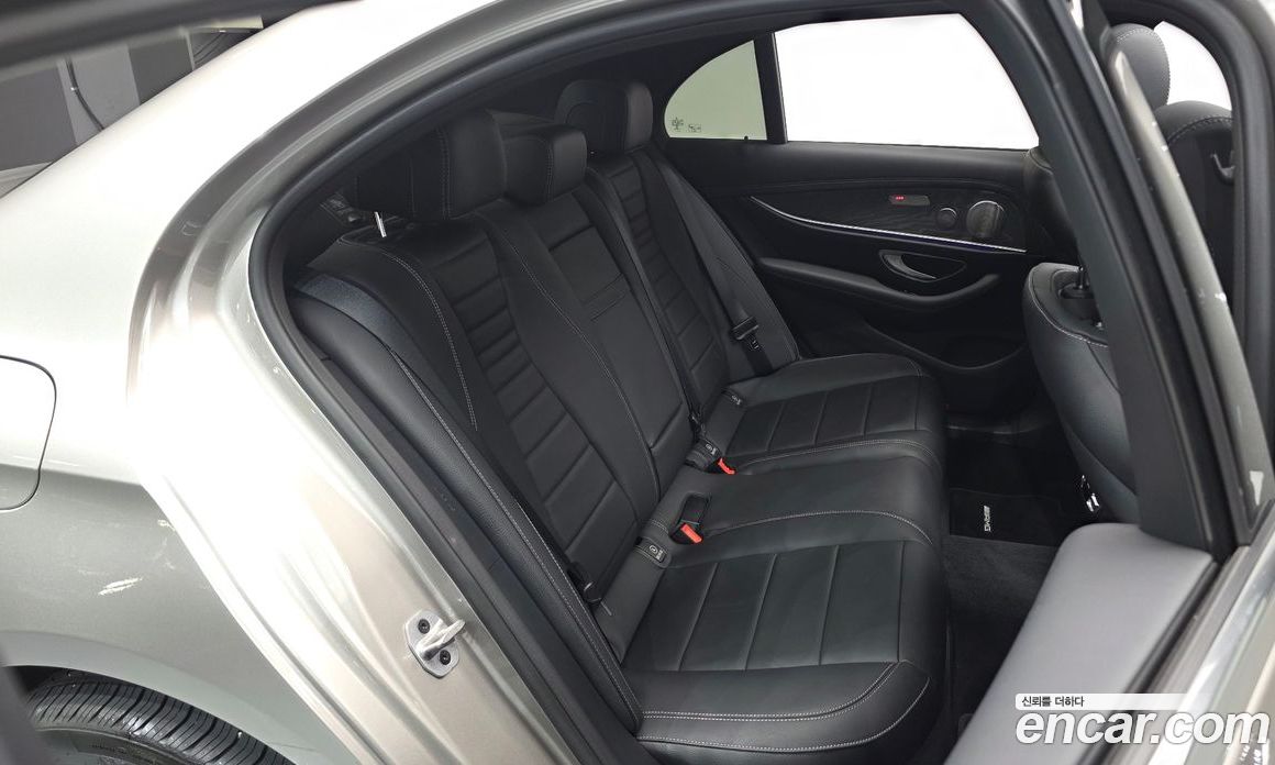 Mercedes Benz E-Class E350 4MATIC AMG Line