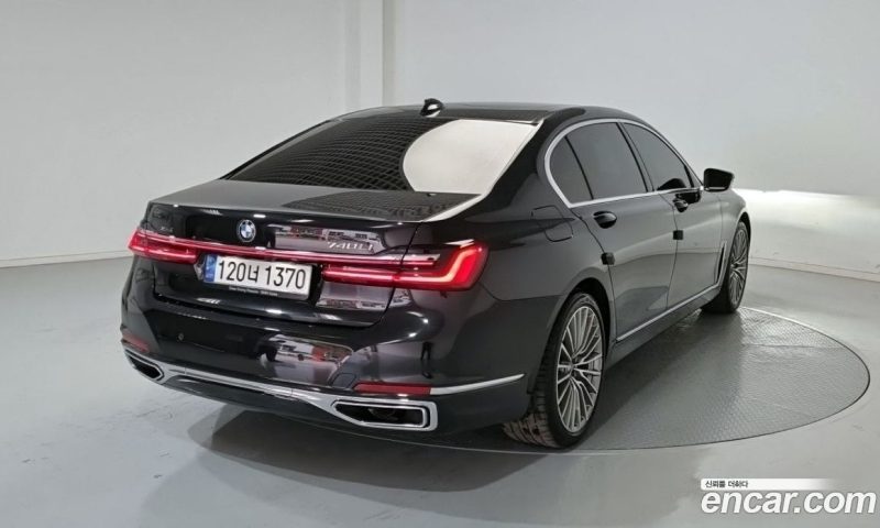 BMW 7-Series 740Li xDrive Design Pure Excellence