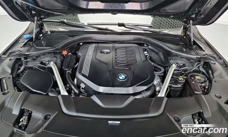 BMW 7-Series 740Li xDrive Design Pure Excellence