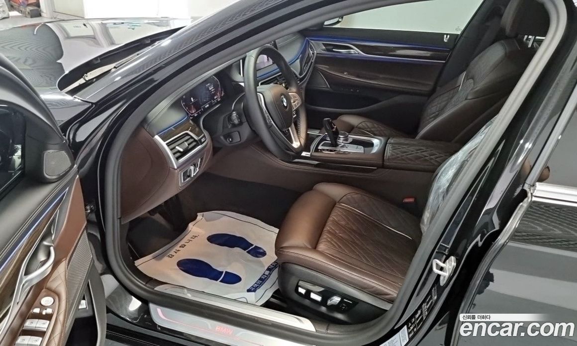 BMW 7-Series 740Li xDrive Design Pure Excellence