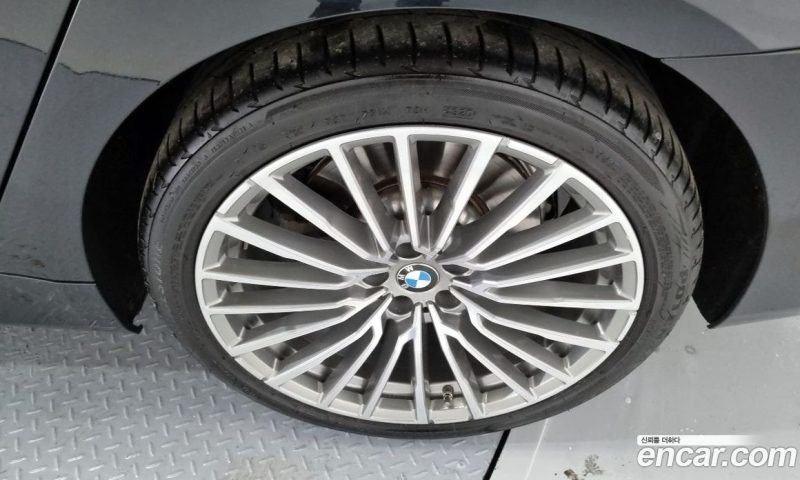 BMW 7-Series 740Li xDrive Design Pure Excellence