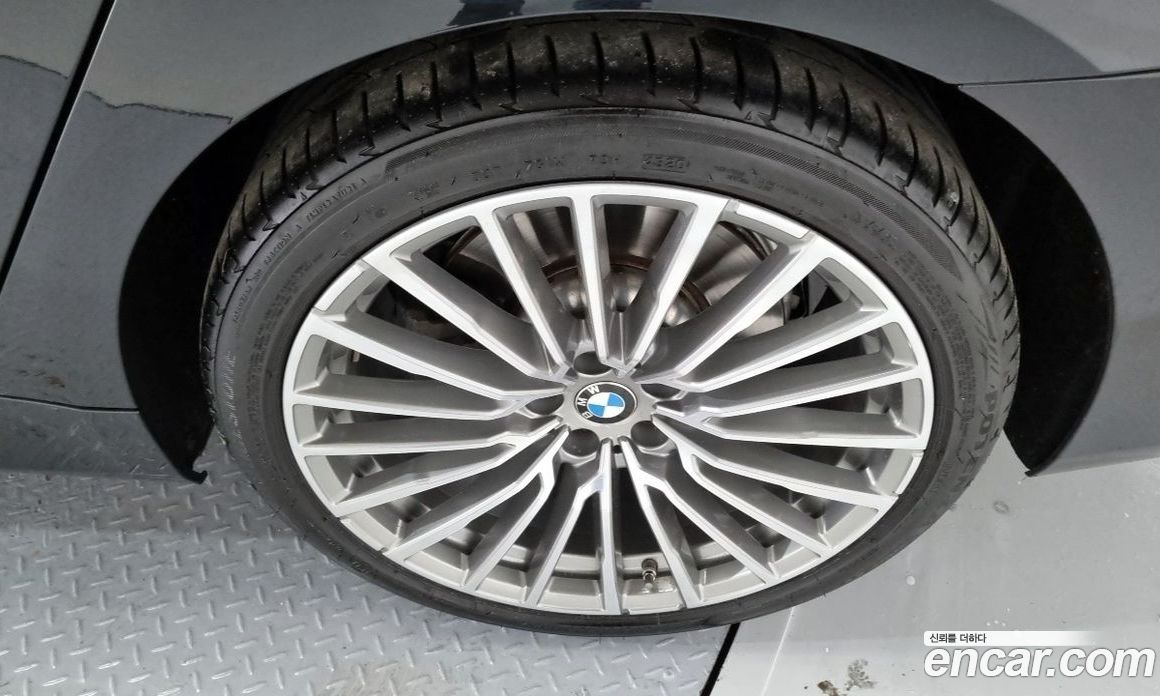 BMW 7-Series 740Li xDrive Design Pure Excellence