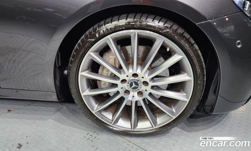 Mercedes Benz E-Class E350 4MATIC AMG Line
