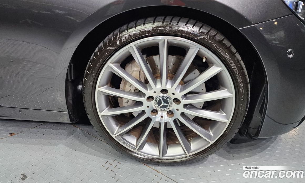 Mercedes Benz E-Class E350 4MATIC AMG Line