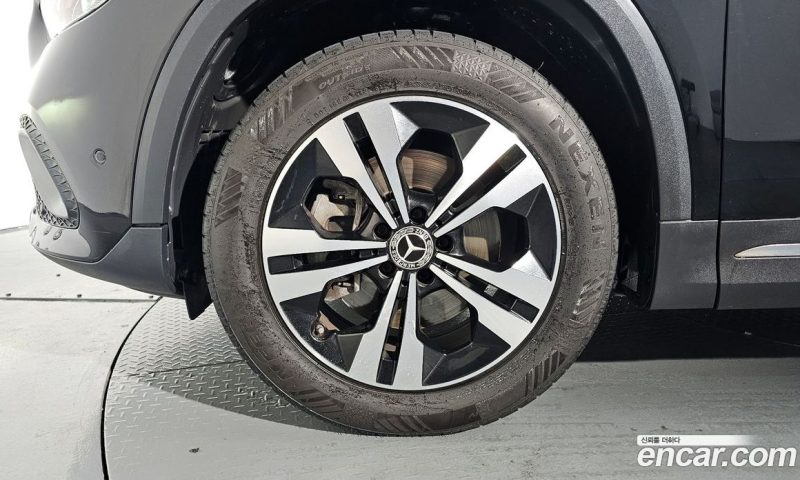 Mercedes Benz GLA-Class GLA220