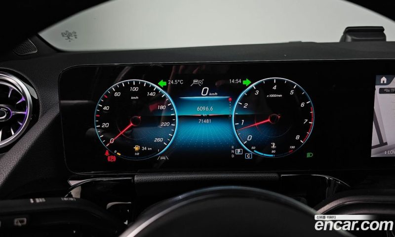 Mercedes Benz GLA-Class GLA220