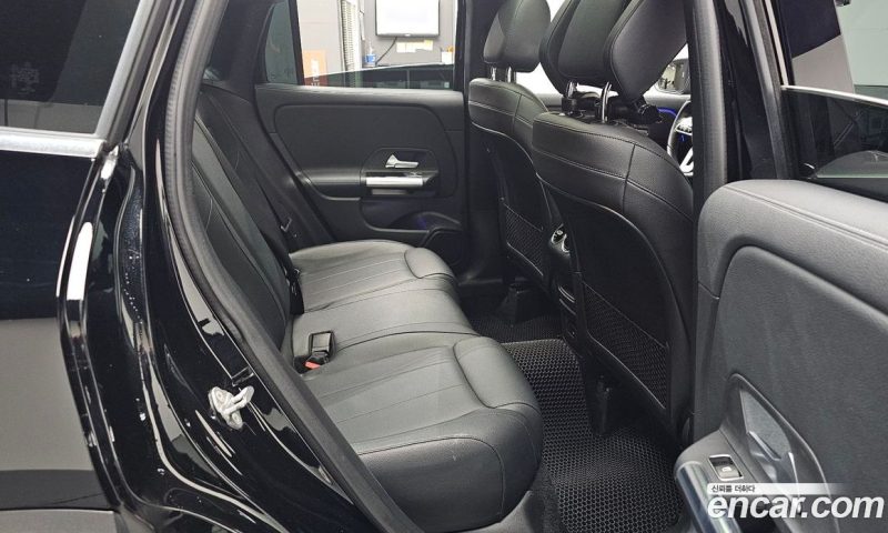 Mercedes Benz GLA-Class GLA220
