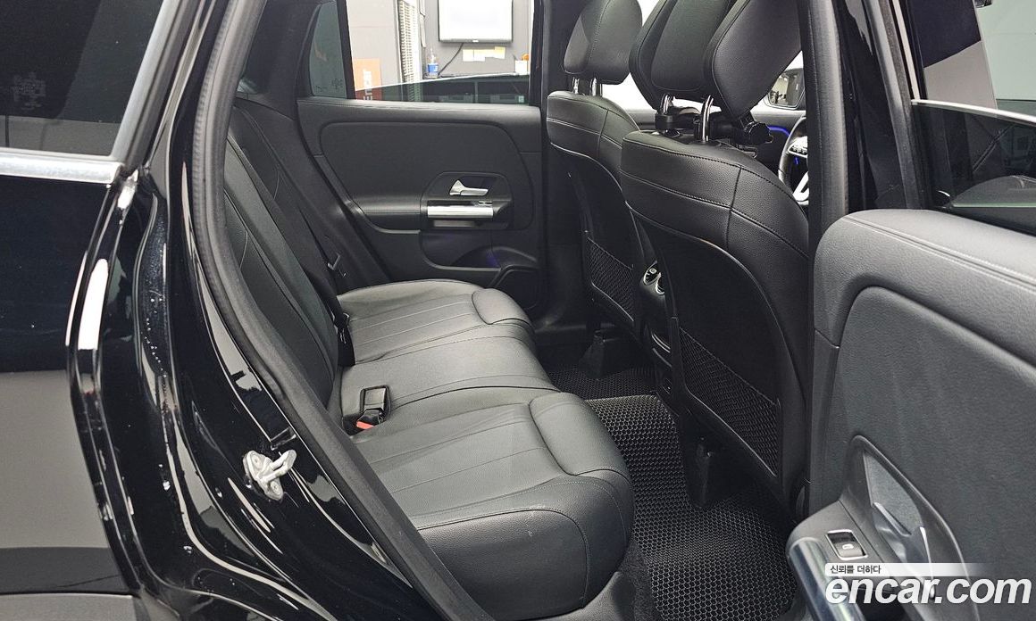 Mercedes Benz GLA-Class GLA220