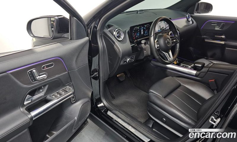 Mercedes Benz GLA-Class GLA220