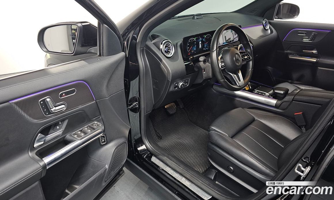 Mercedes Benz GLA-Class GLA220