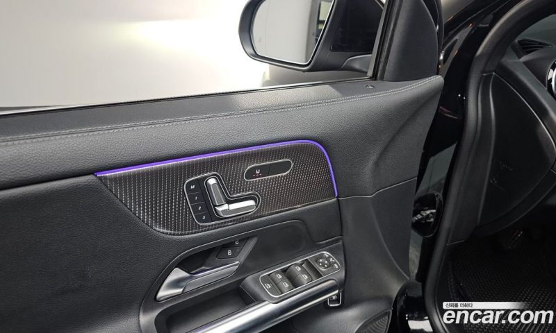 Mercedes Benz GLA-Class GLA220