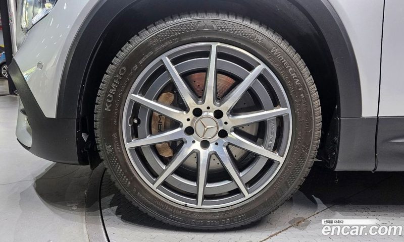 Mercedes Benz GLB-Class AMG GLB35 4MATIC