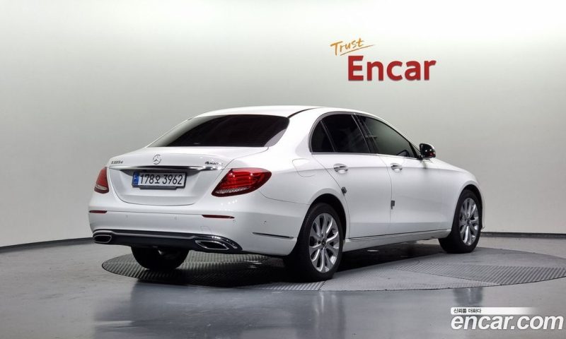 Mercedes Benz E-Class E220d 4MATIC Exclusive
