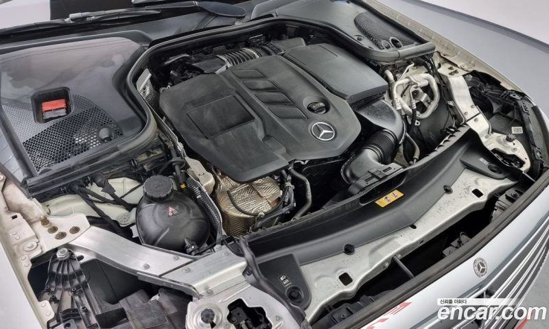 Mercedes Benz E-Class E220d 4MATIC Exclusive