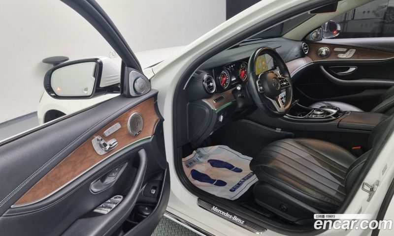 Mercedes Benz E-Class E220d 4MATIC Exclusive