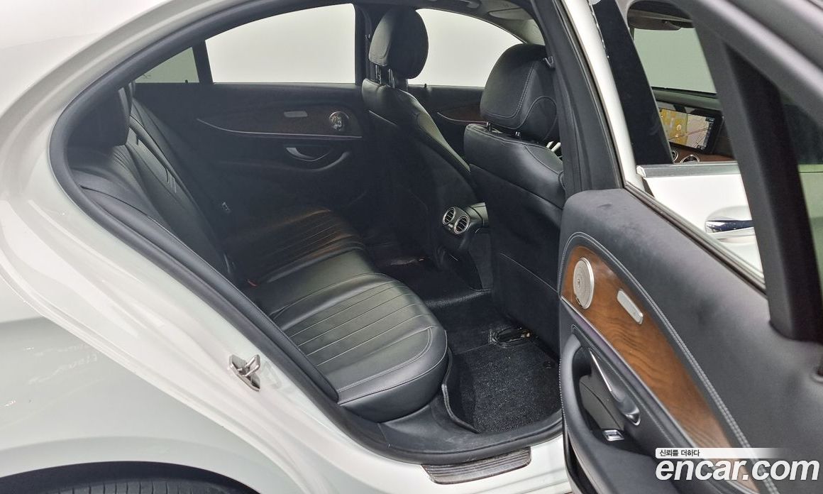 Mercedes Benz E-Class E220d 4MATIC Exclusive