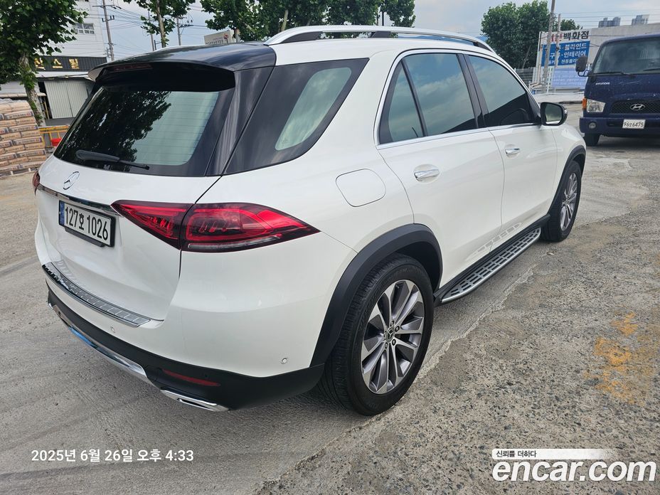 Mercedes Benz GLE-Class GLE300d 4MATIC