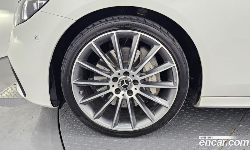 Mercedes Benz E-Class E350 4MATIC AMG Line
