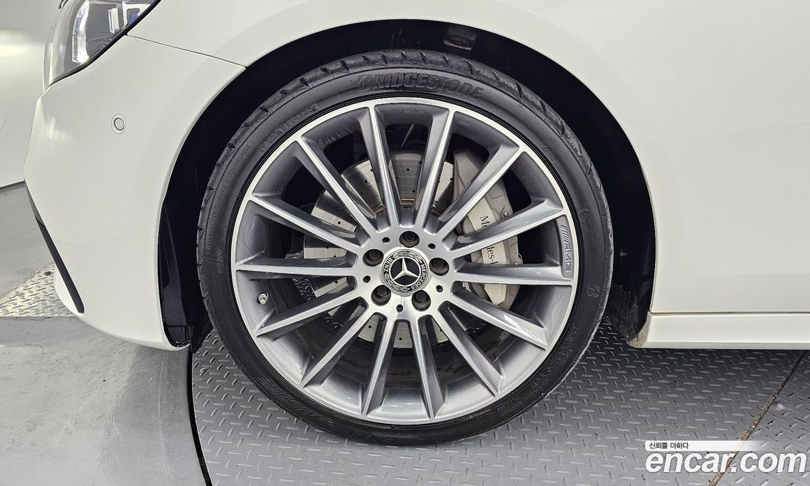 Mercedes Benz E-Class E350 4MATIC AMG Line