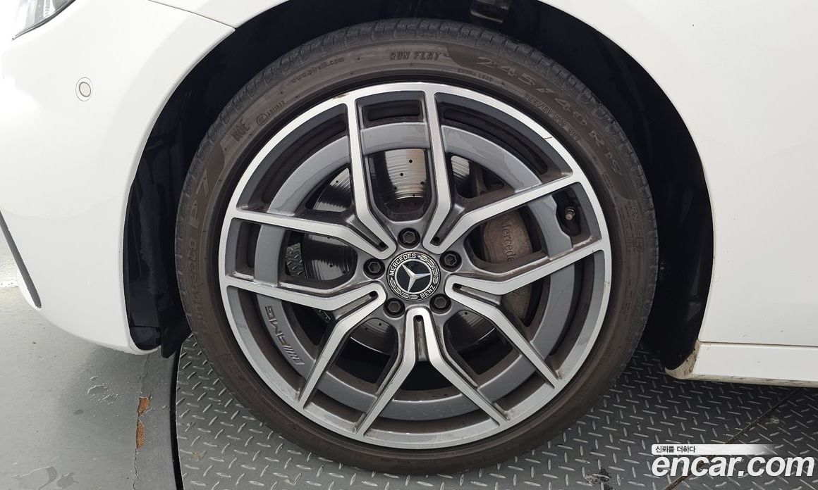Mercedes Benz E-Class E220d 4MATIC AMG Line