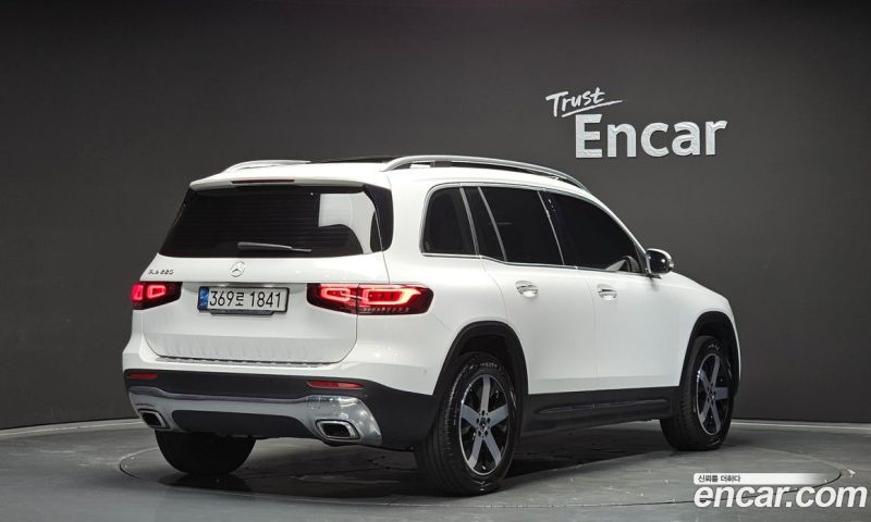 Mercedes Benz GLB-Class GLB220