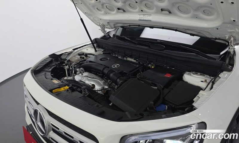 Mercedes Benz GLB-Class GLB220