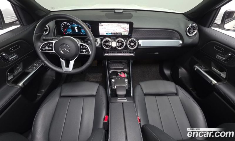 Mercedes Benz GLB-Class GLB220