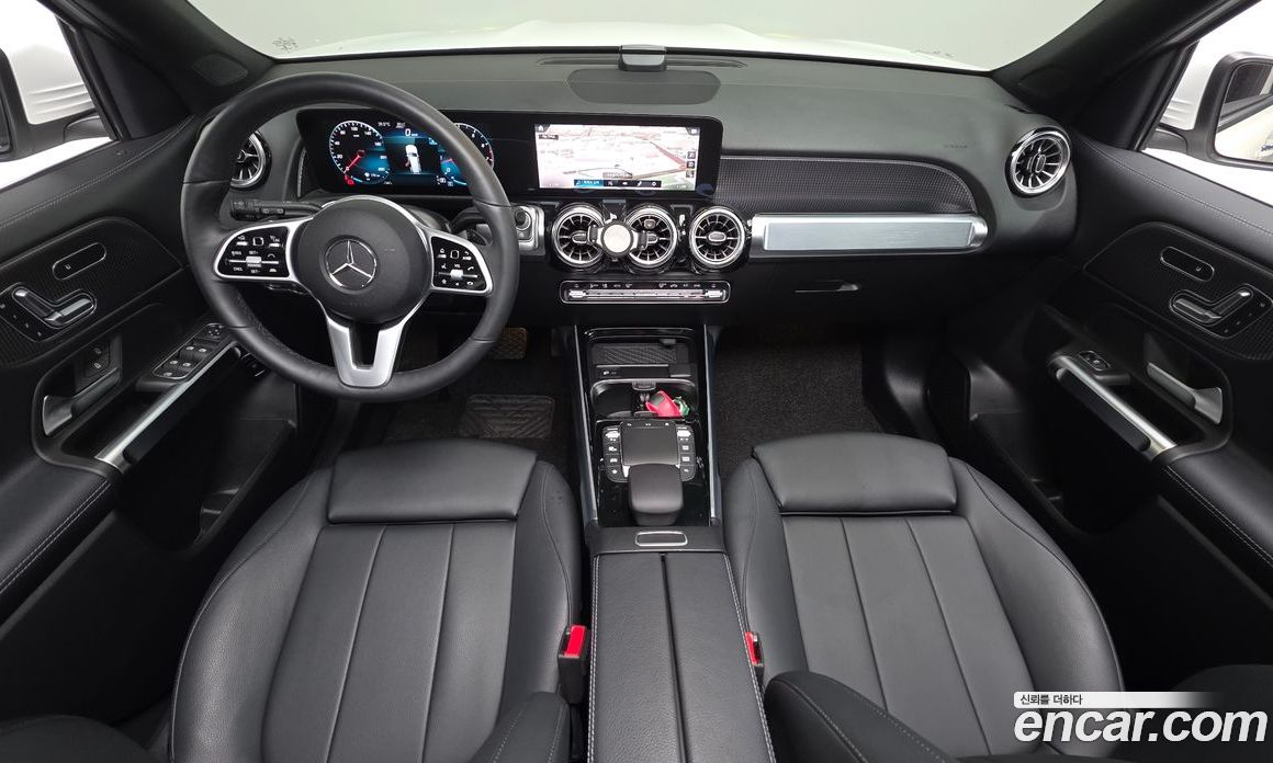 Mercedes Benz GLB-Class GLB220