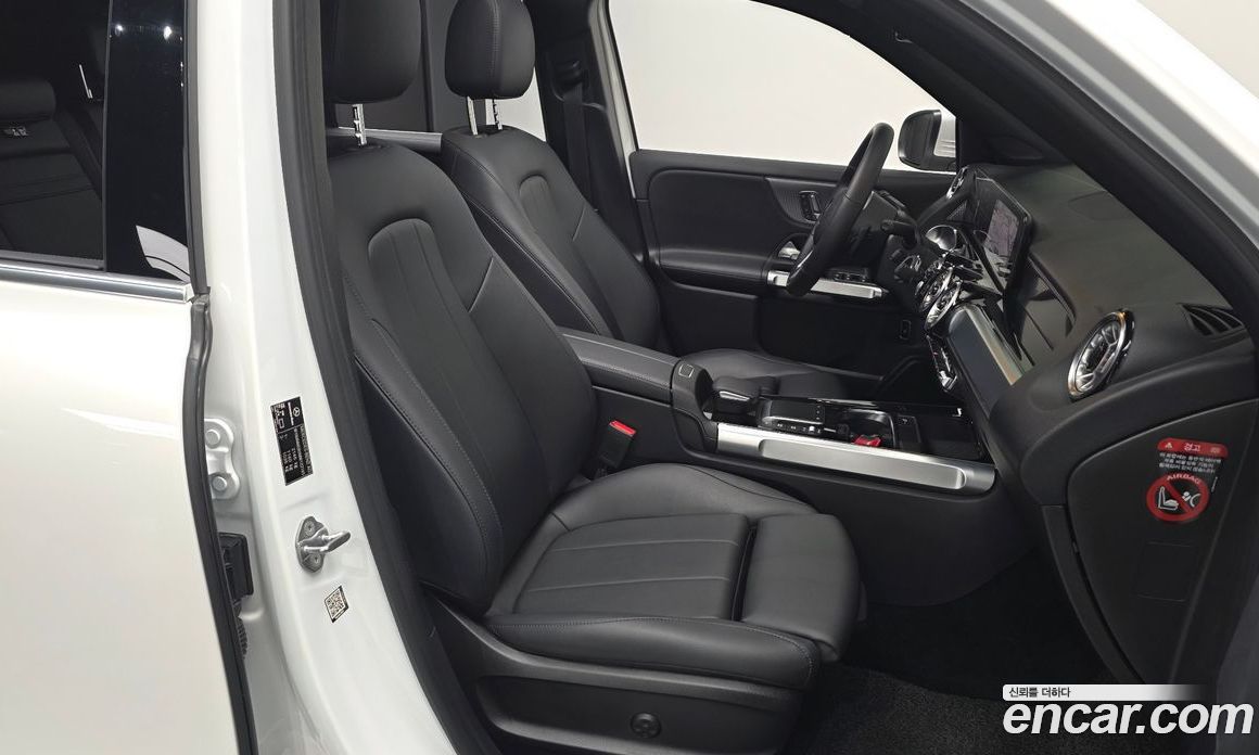 Mercedes Benz GLB-Class GLB220