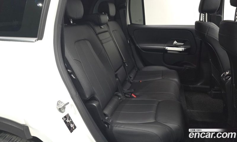 Mercedes Benz GLB-Class GLB220