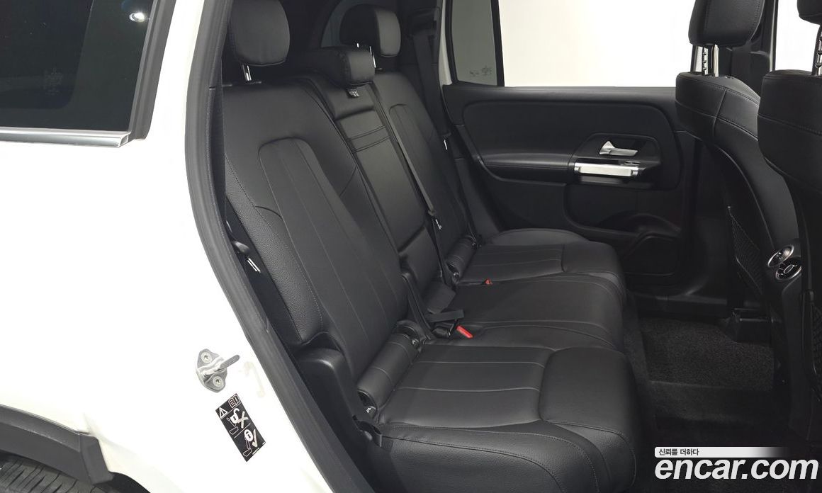 Mercedes Benz GLB-Class GLB220