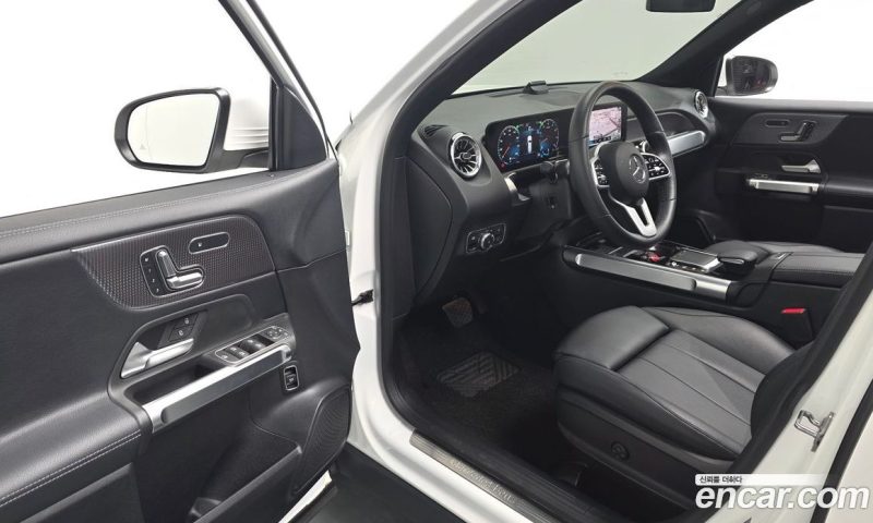 Mercedes Benz GLB-Class GLB220