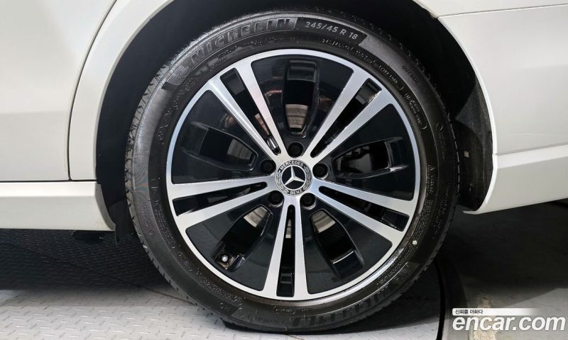 Mercedes Benz E-Class E250 Avantgarde