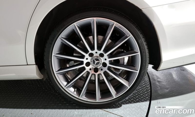 Mercedes Benz E-Class E350 4MATIC AMG Line
