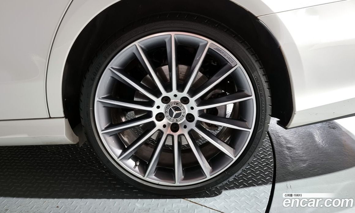 Mercedes Benz E-Class E350 4MATIC AMG Line