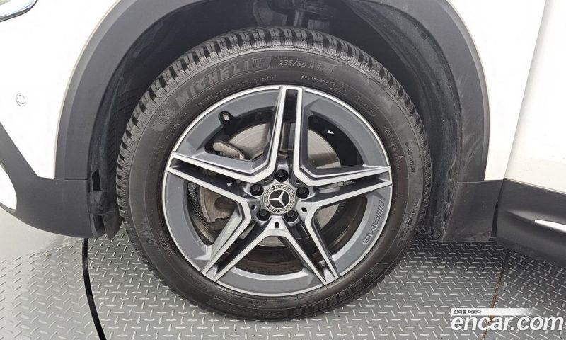 Mercedes Benz GLB-Class GLB250 4MATIC