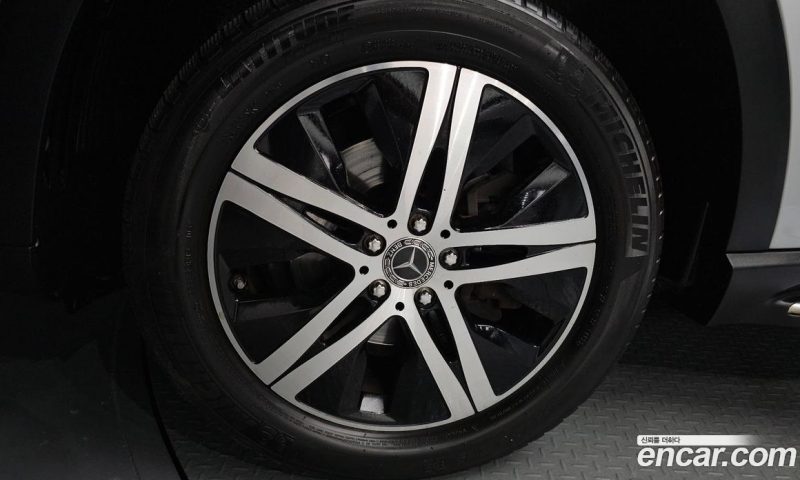 Mercedes Benz GLE-Class GLE300d 4MATIC