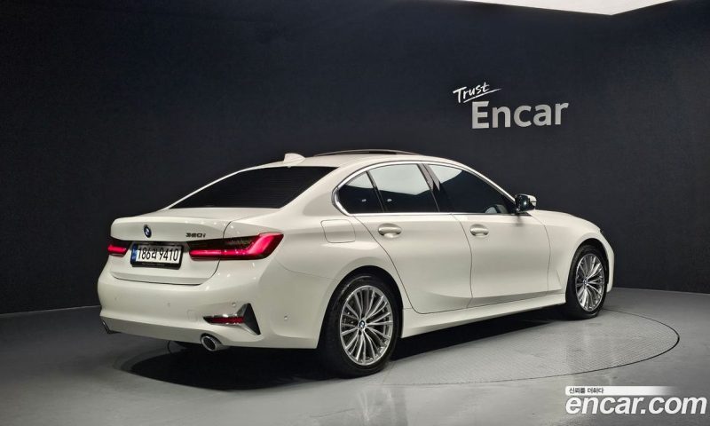 BMW 3-Series i320 Luxury