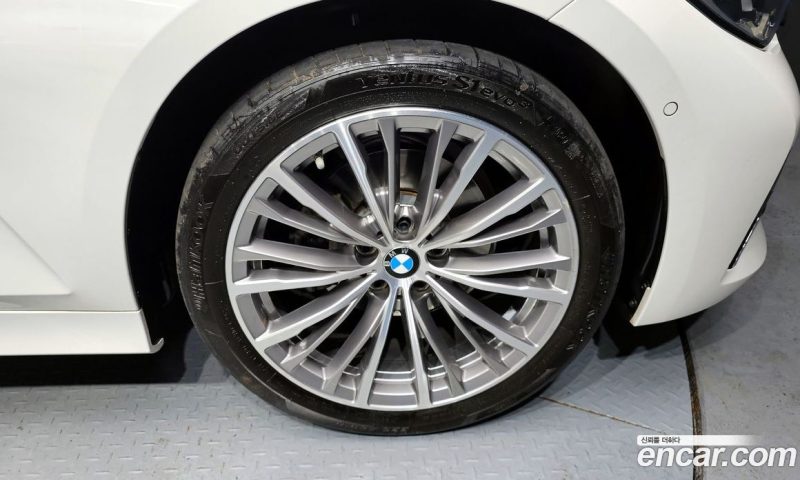 BMW 3-Series i320 Luxury