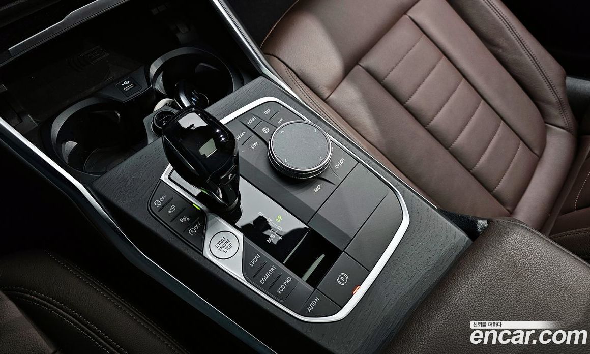 BMW 3-Series i320 Luxury