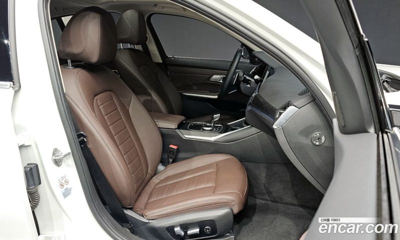 BMW 3-Series i320 Luxury