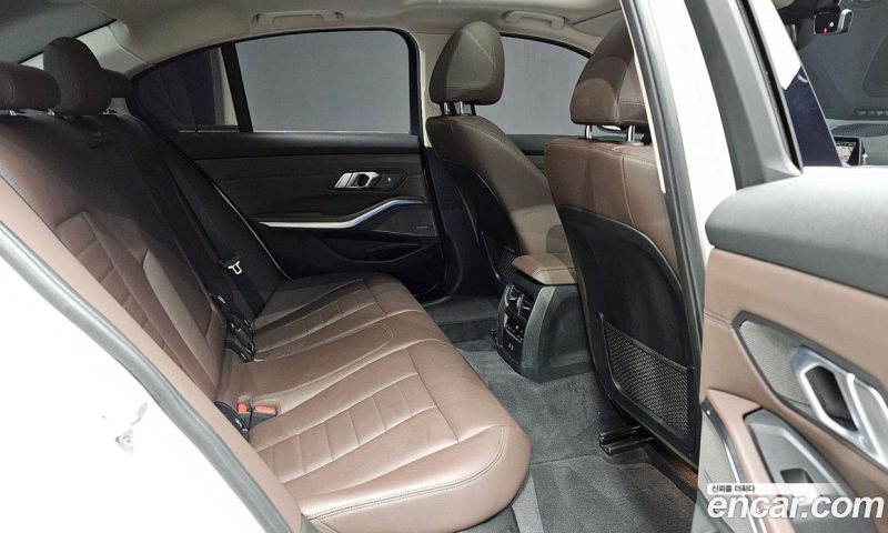 BMW 3-Series i320 Luxury