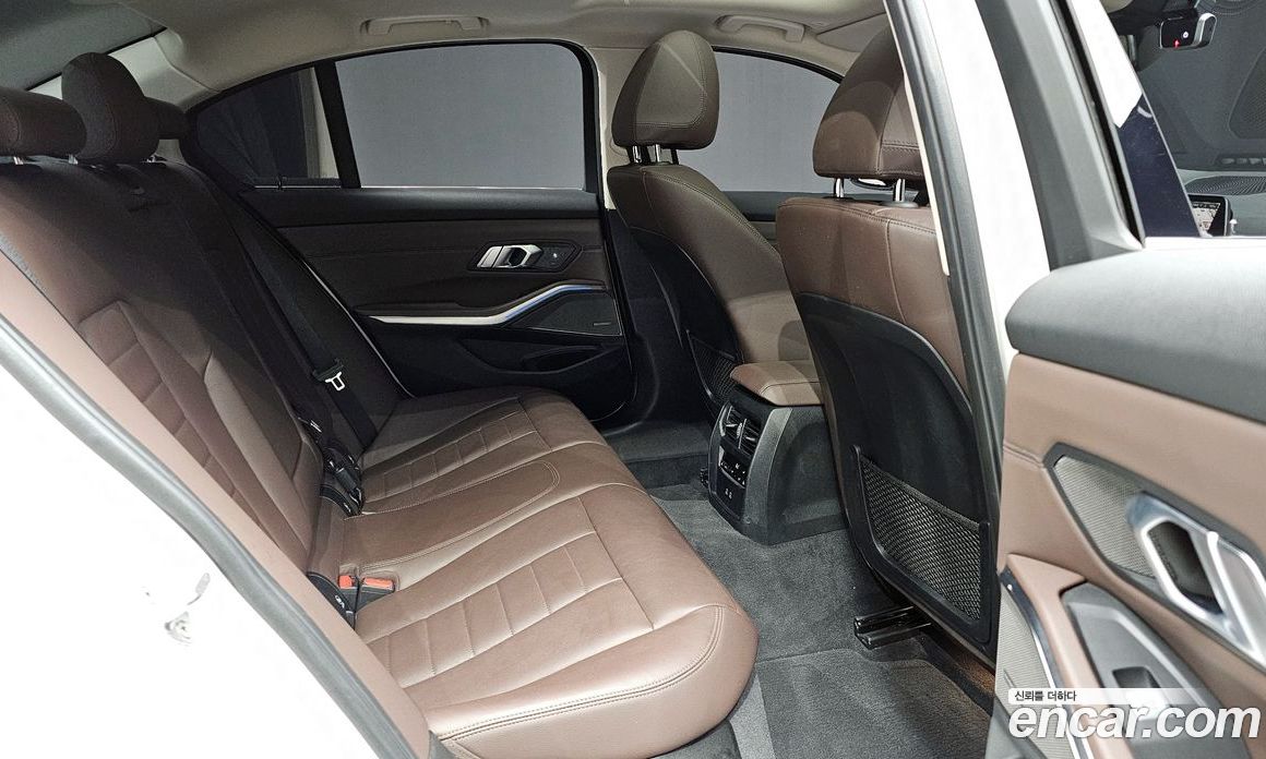 BMW 3-Series i320 Luxury