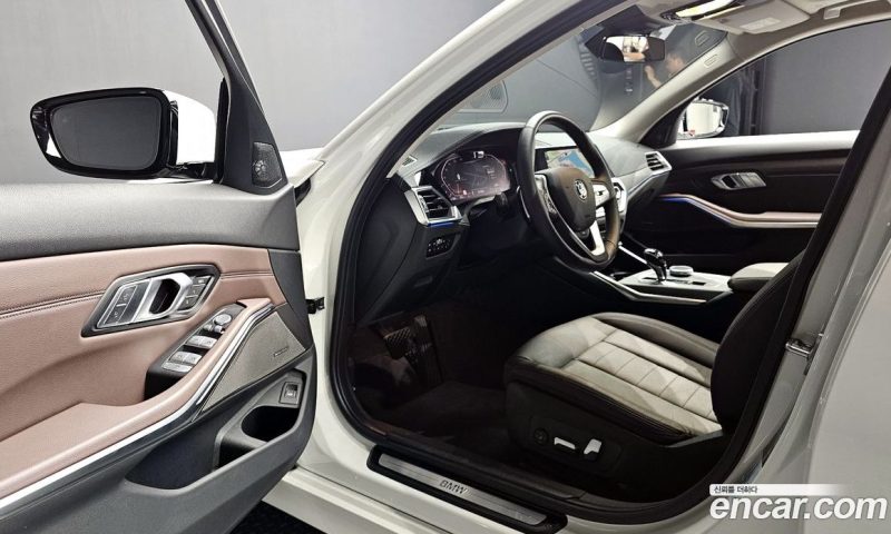 BMW 3-Series i320 Luxury