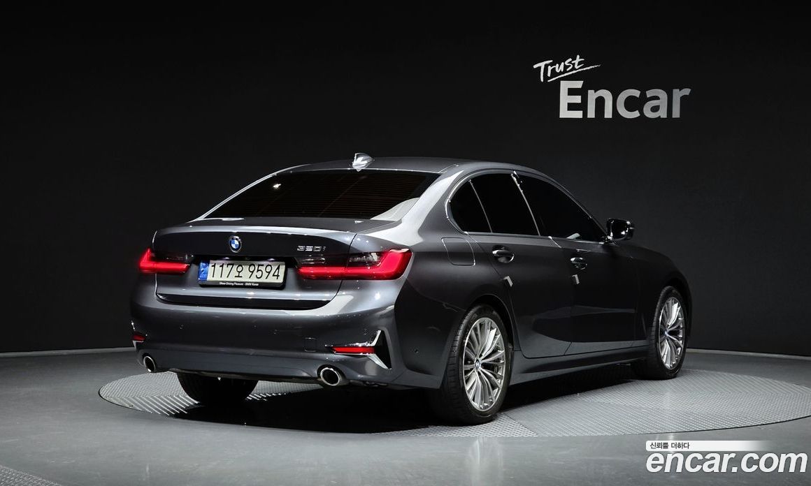 BMW 3-Series i320 Luxury
