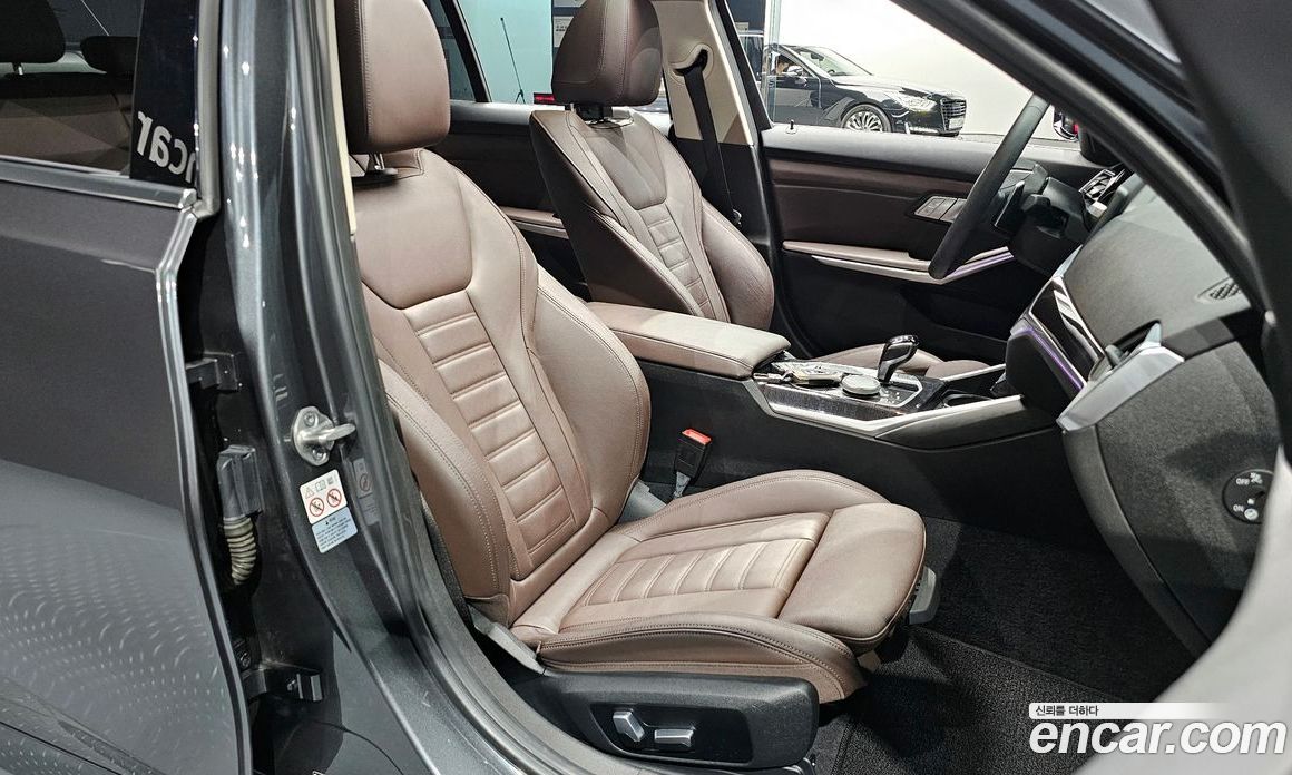 BMW 3-Series i320 Luxury