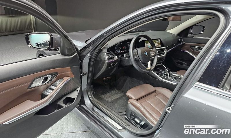 BMW 3-Series i320 Luxury