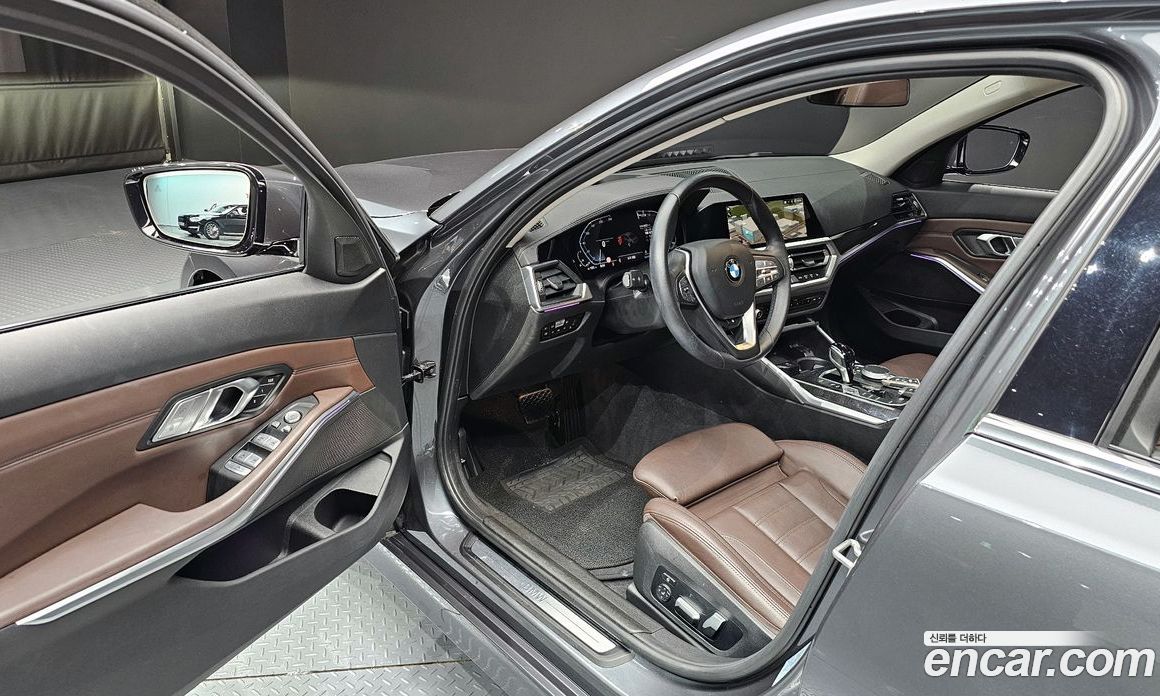 BMW 3-Series i320 Luxury